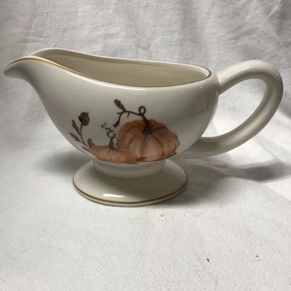 FINAL - Dash Of That Pumpkin Gravy Boat